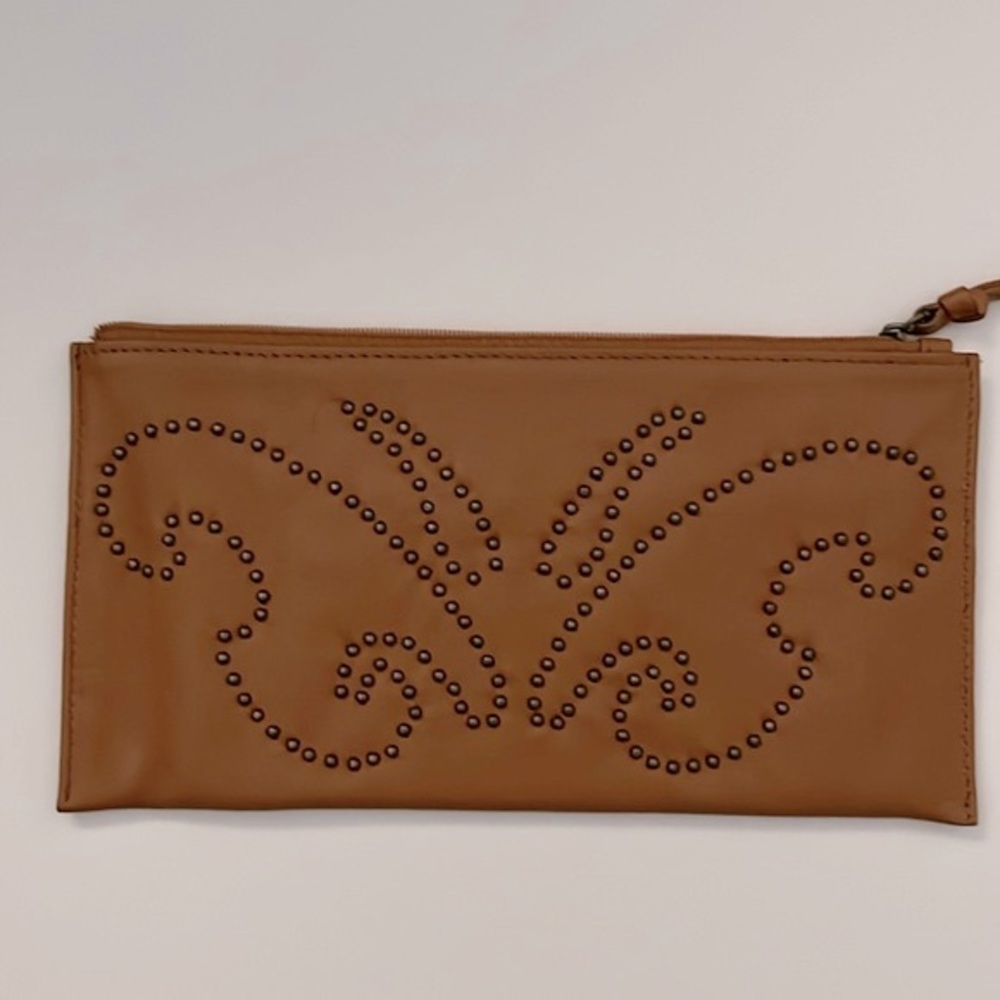 LIKE NEW VINTAGE STUDDED LEATHER CLUTCH BAG